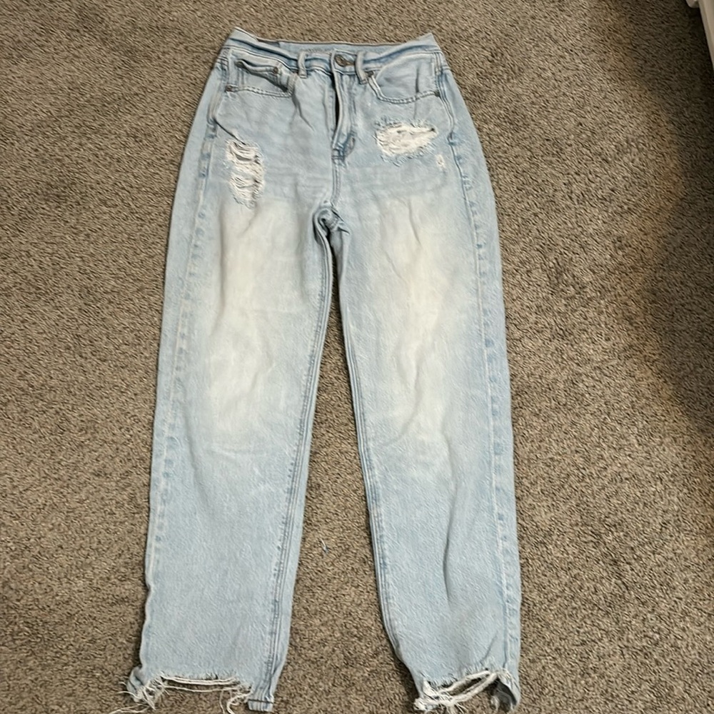 Light washed high waisted American Eagle women’s  Jeans